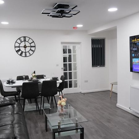 Modernized Three Bedroom House Near City Stadium, Attractions, City Centre - Sky N Netflix - Convenient Transport Manchester Exterior photo