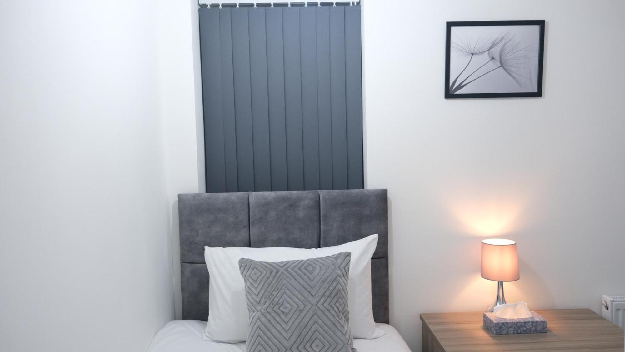 Modernized Three Bedroom House Near City Stadium, Attractions, City Centre - Sky N Netflix - Convenient Transport Manchester Exterior photo