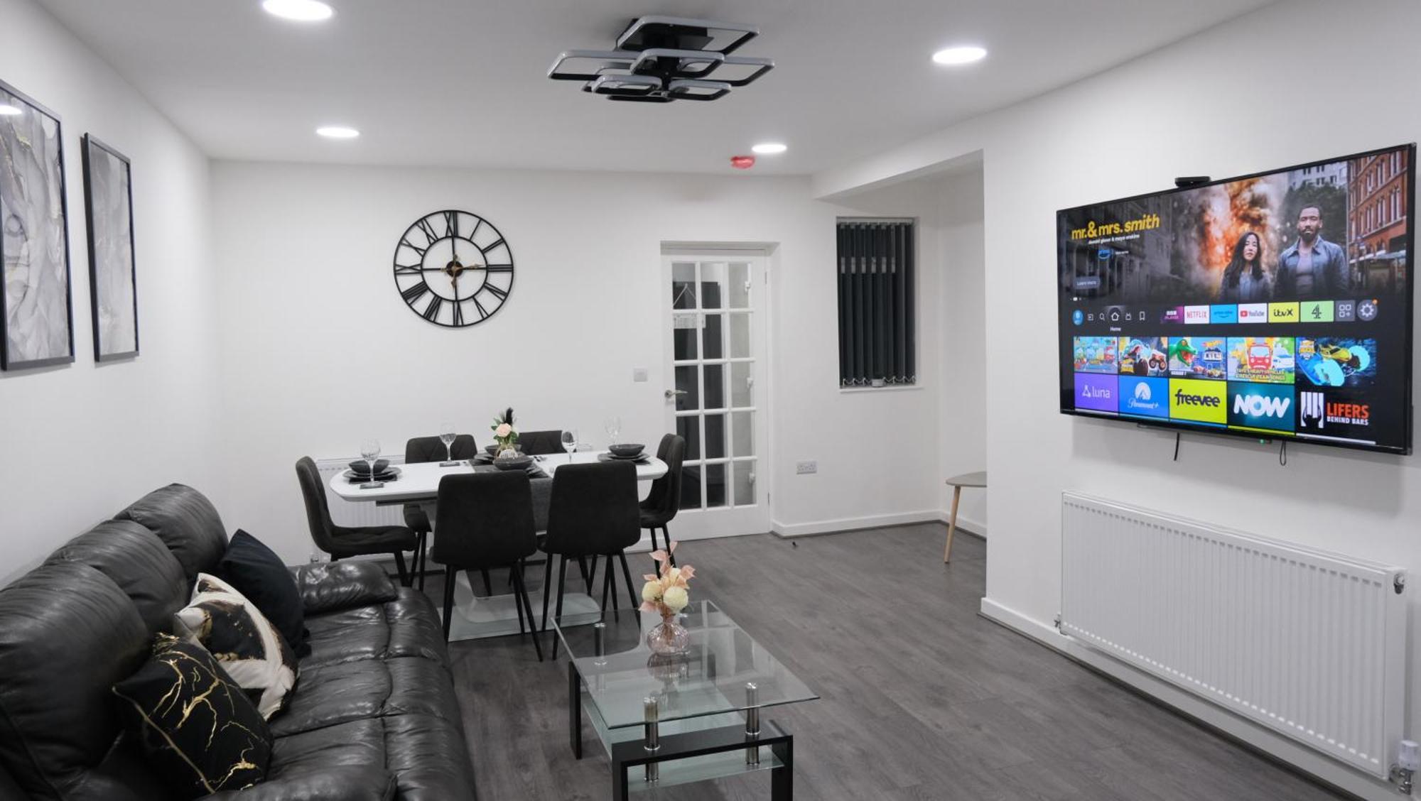 Modernized Three Bedroom House Near City Stadium, Attractions, City Centre - Sky N Netflix - Convenient Transport Manchester Exterior photo