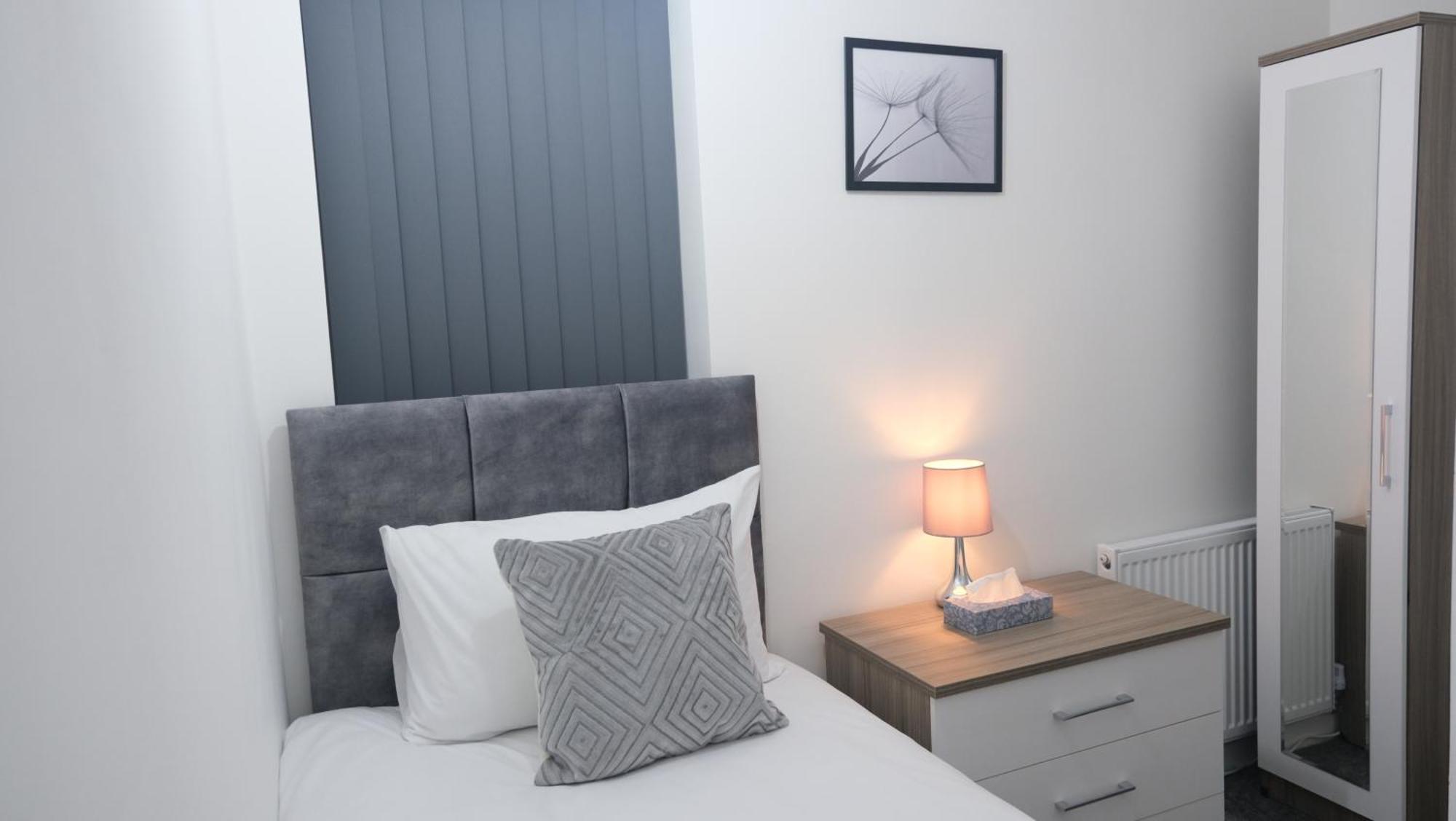 Modernized Three Bedroom House Near City Stadium, Attractions, City Centre - Sky N Netflix - Convenient Transport Manchester Exterior photo