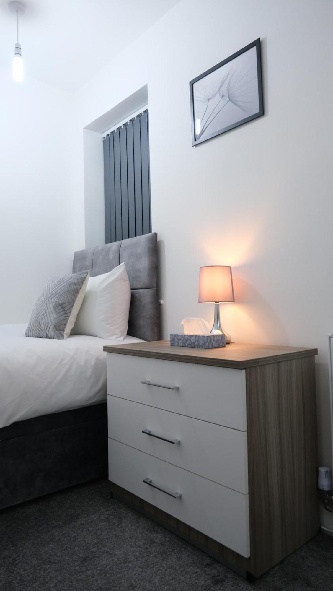 Modernized Three Bedroom House Near City Stadium, Attractions, City Centre - Sky N Netflix - Convenient Transport Manchester Exterior photo